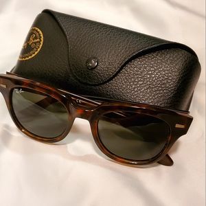 Ray-Ban Sunglass